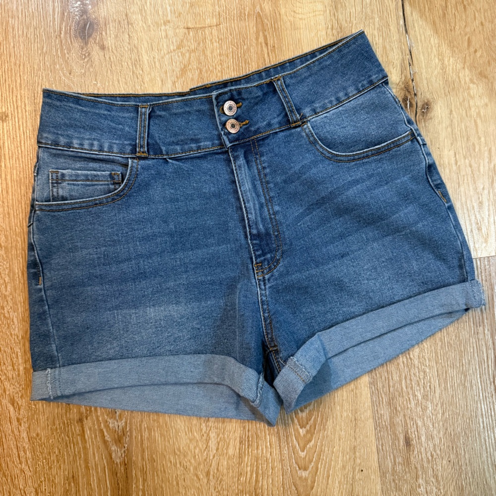 Women’s Dark Blue Denim Roll-Cuff Shorts Size 30